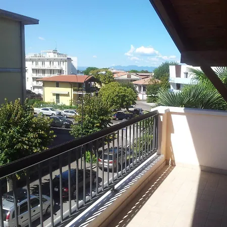 Benaco Apartment *